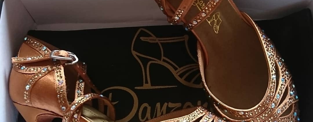 modelo Lola zapatos de salsa